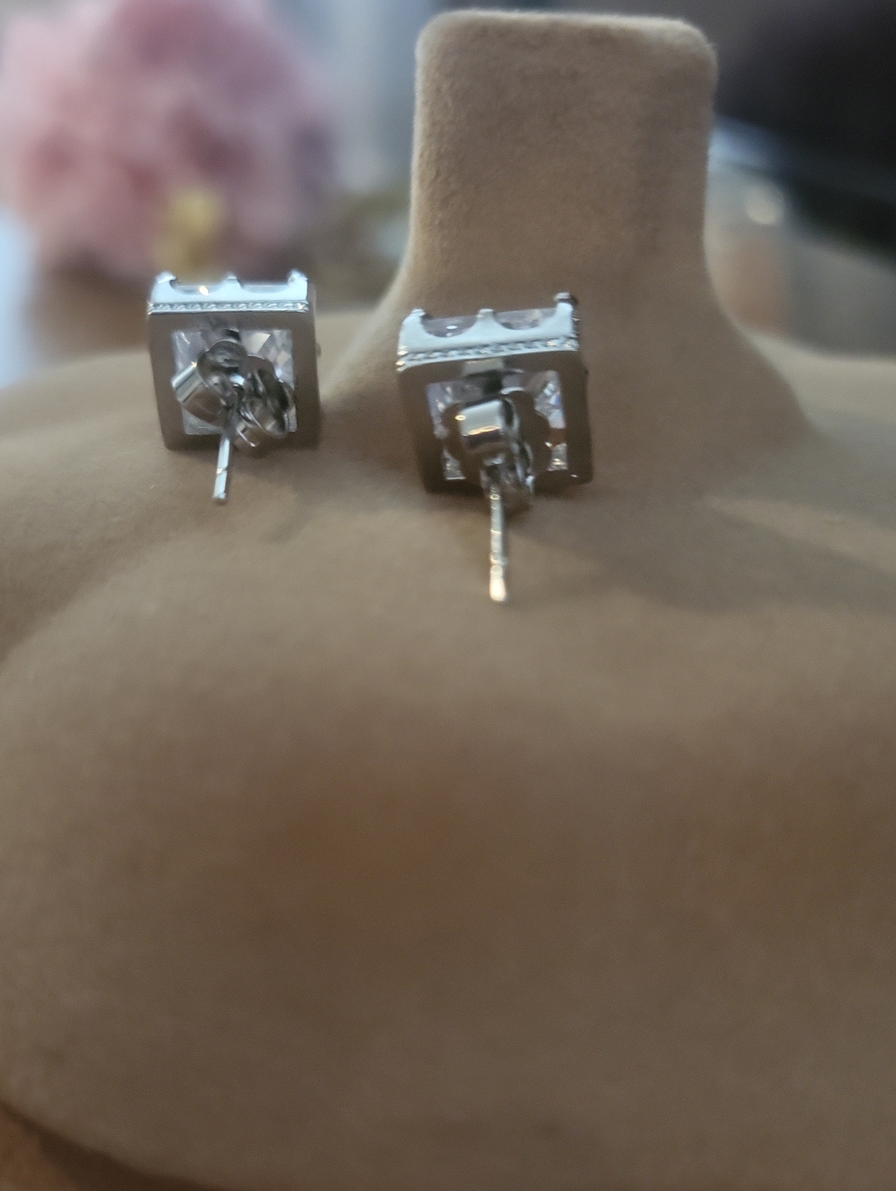 💎🩶 silver cubic zirconia square stud earrings! - Picture 3 of 6